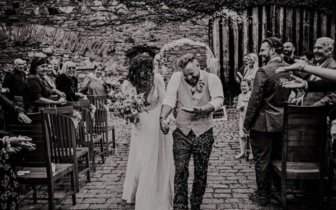 Romantic rustic wedding at Loděnice: Love is the answer
