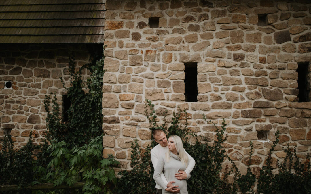 Unexpected Beauty: How a&nbsp;Rainy Day Turned Into the Perfect Maternity Photoshoot