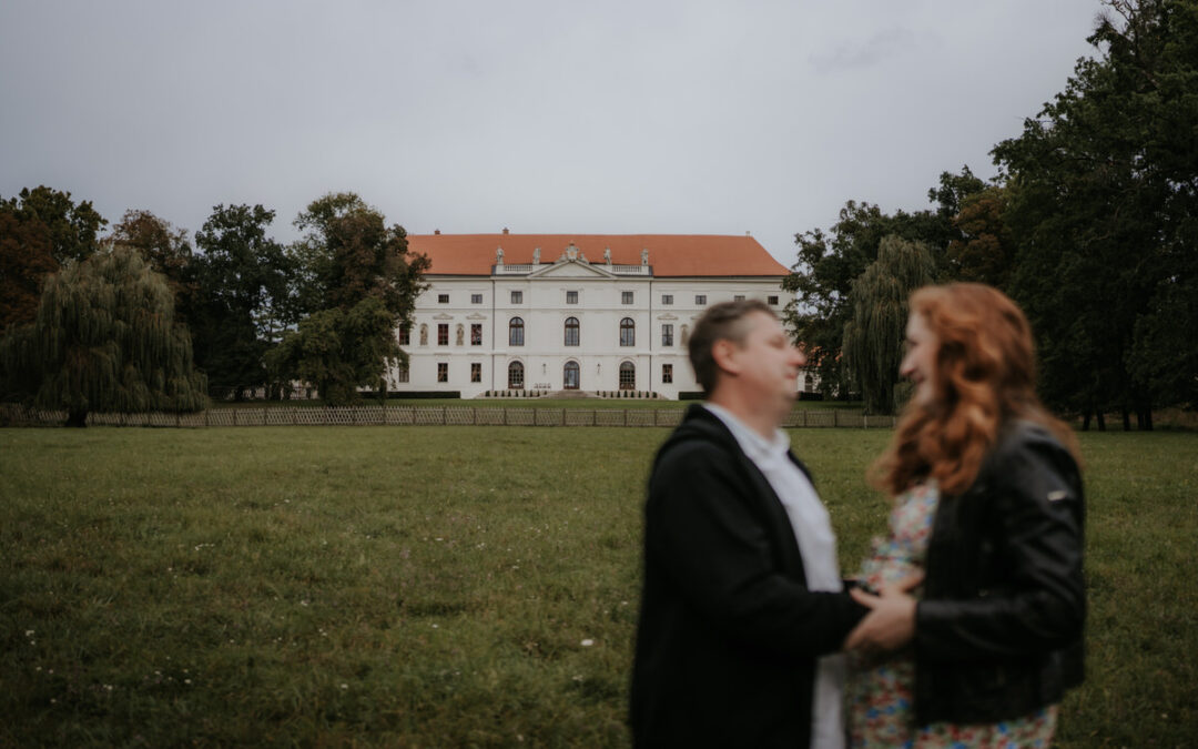 Maternity photoshoot at Castle Židlochovice
