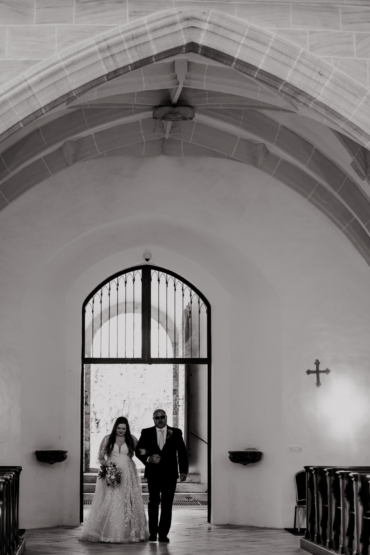 Parish Doubravník - The father leads the bride to the altar.