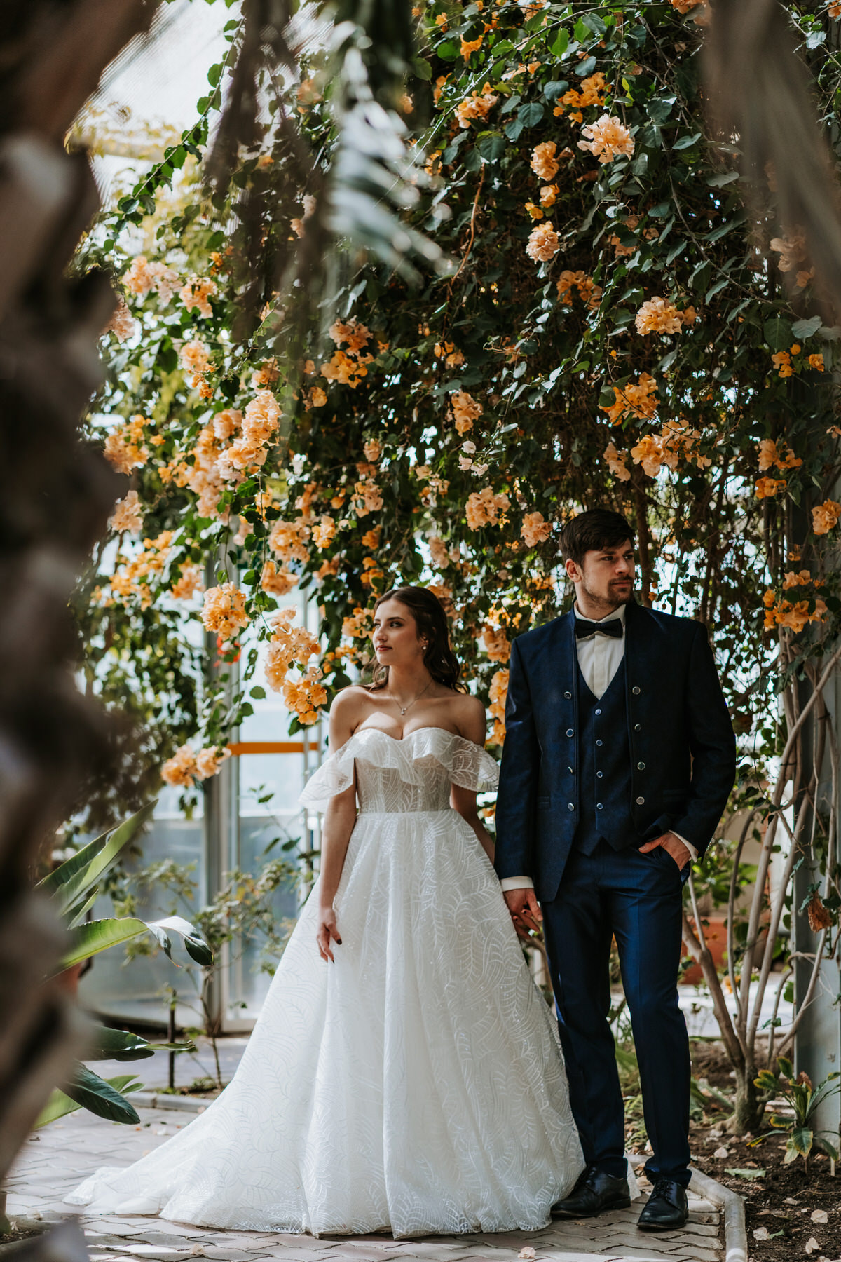 Flora Olomouc - newlyweds take photos in a tropical greenhouse.