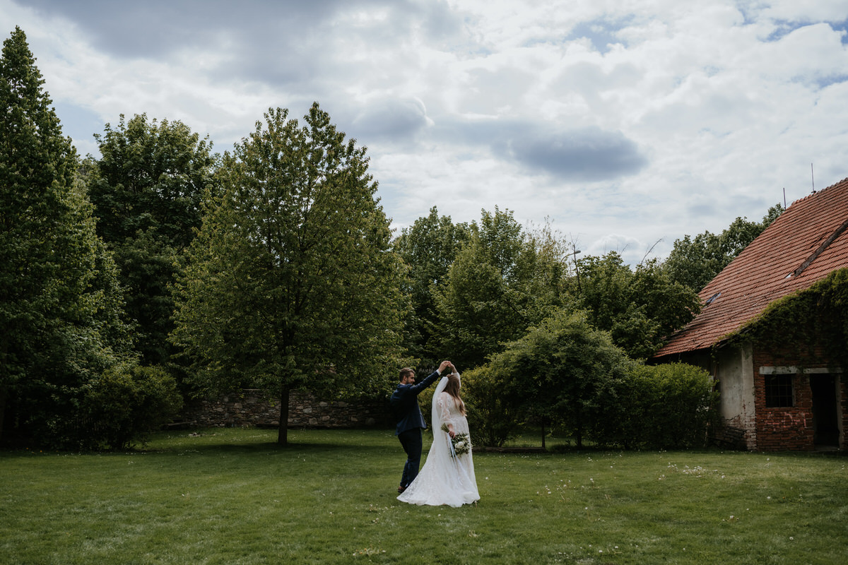 Parish Dubravník - newlyweds photoshoot