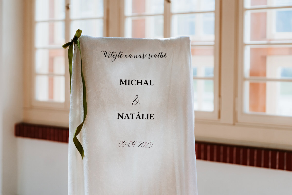 Welcome wedding sign.