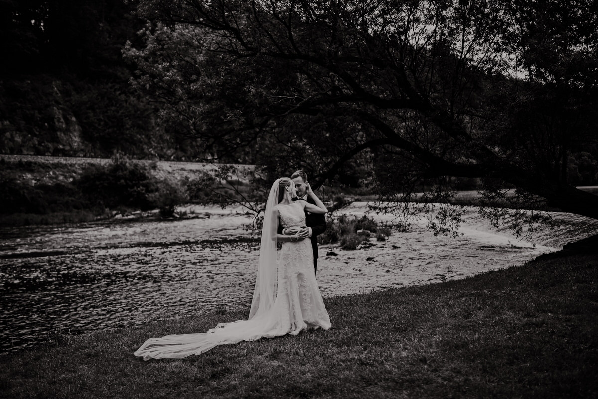 82_resort-chobot-wedding-photographer-monika-chano Newlywed photoshoot by the water.