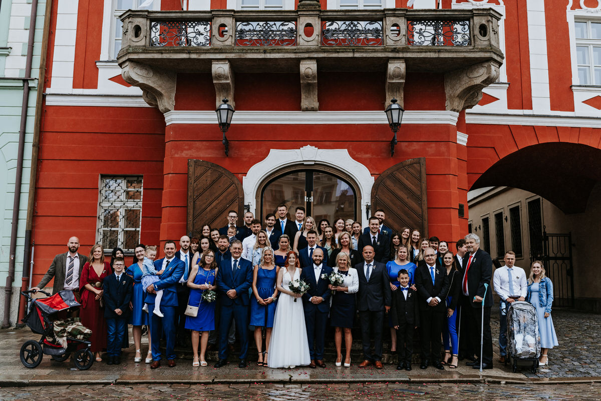 Wedding group photo of everyone.