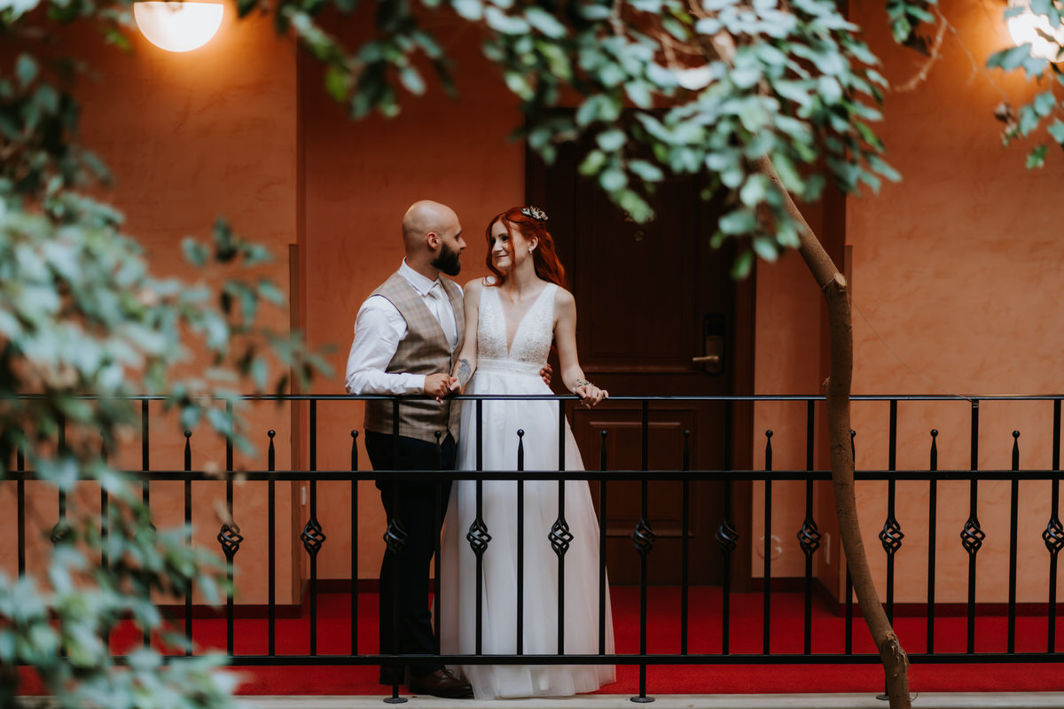 Newlywed portraits in the hotel premises in Hradec Králové.