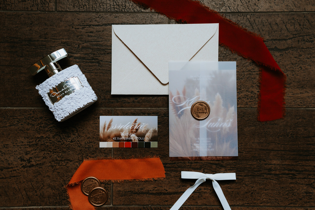Ranč Milovice, foto svatebních detailů, flatlay.